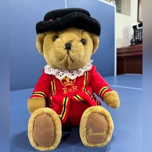 Harrods Queen Elizabeth Teddy Bear Beefeater Tower Of London Royal Guard 2004